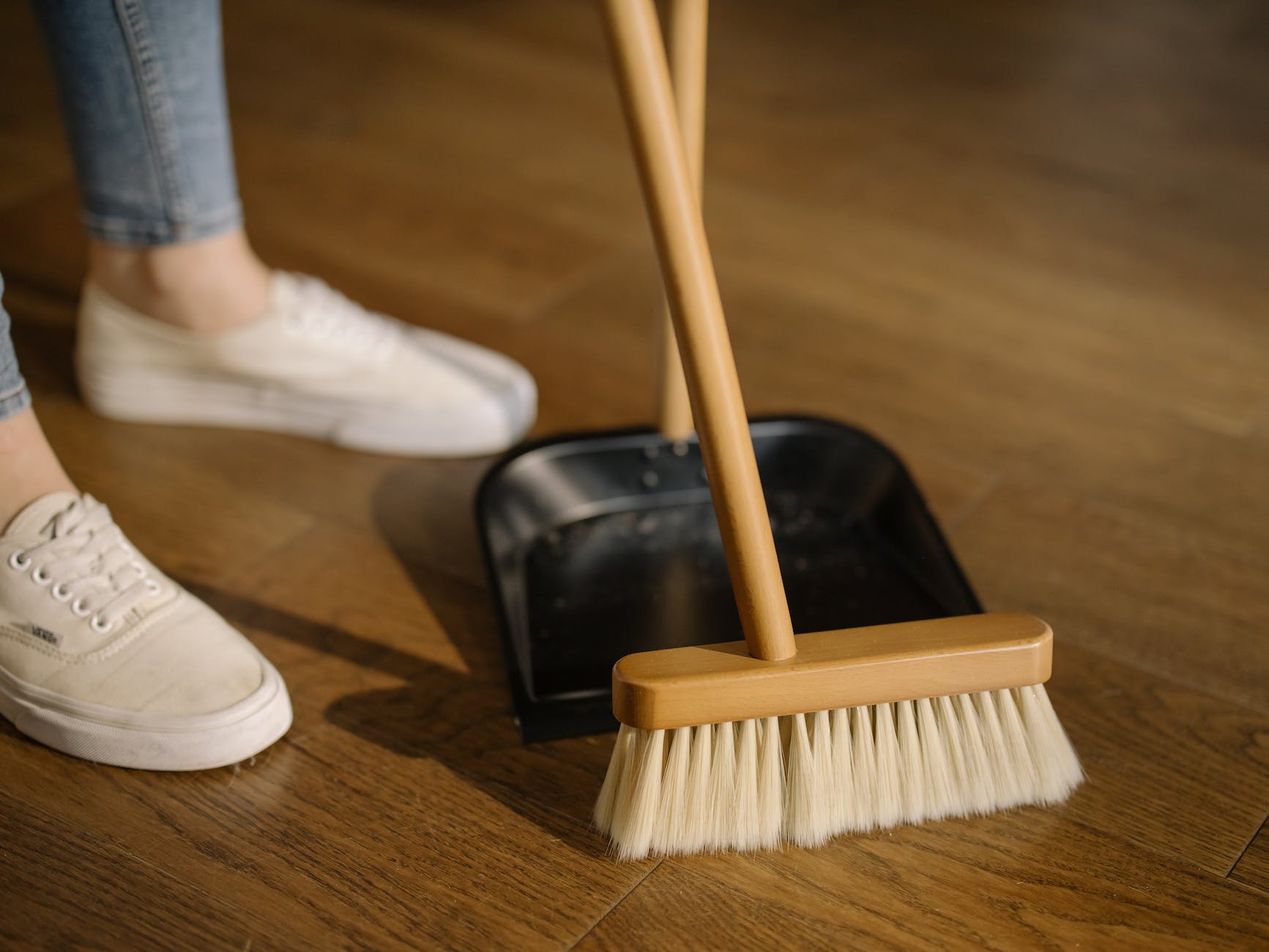 How to Increase Your Income with a Side Hustle: Starting a Cleaning Service